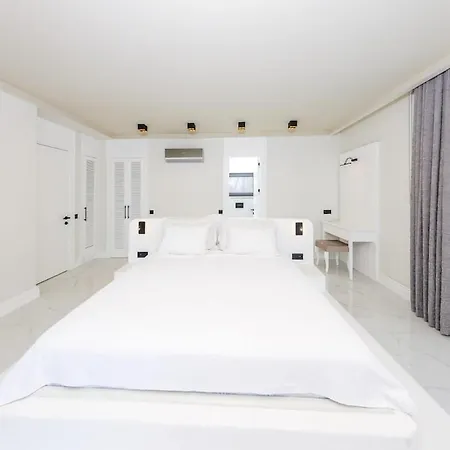 Siren, Female Housekeeper Villa