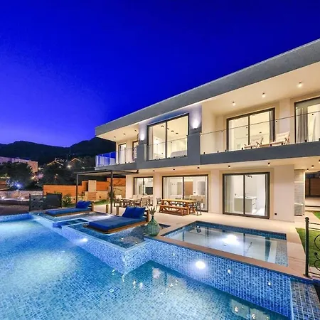Siren, Female Housekeeper Villa